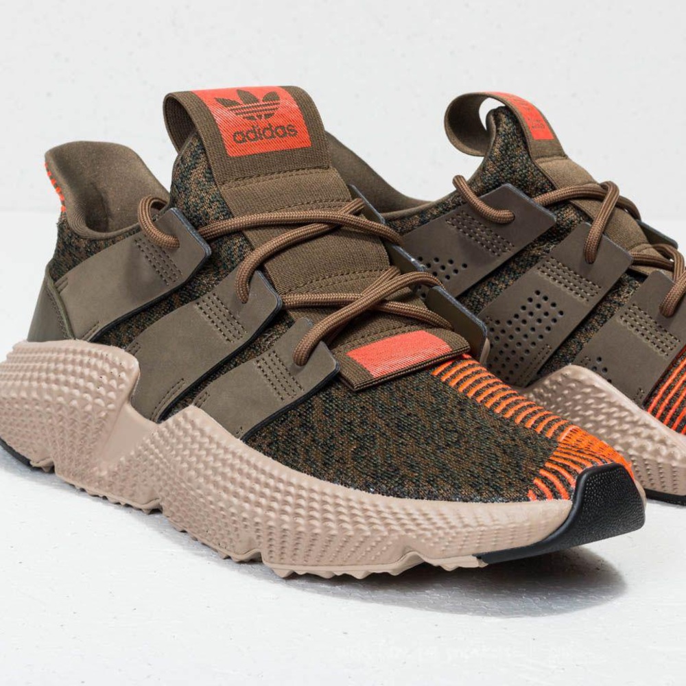 Stunning army green with orange sneakers no signs of wear! Worn once